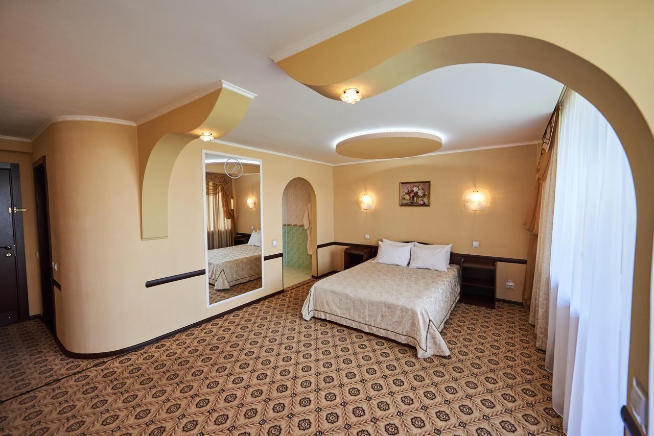 Rassvet Hotel Dnyipropetrovszk Kültér fotó
