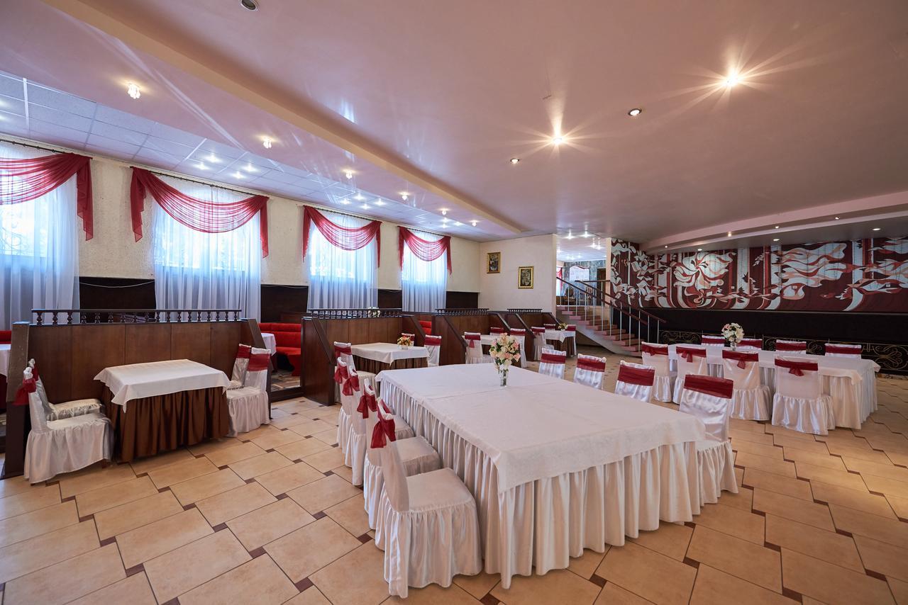 Rassvet Hotel Dnyipropetrovszk Kültér fotó